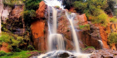 Curug Cisanggarung, Destinasi Wisata yang Mirip Habibat Dinosaurus di Film Jurassic Park