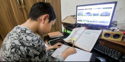 Denny Siregar: Sudahilah Pembelajaran di Rumah Ini Mas Nadiem 