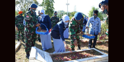 Bunga untuk Pahlawan