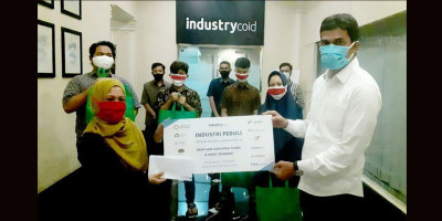 Bantu Pemerintah Hadapi Pandemi, Industry.co.id Beri BLT dan Sembako