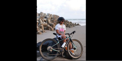Berkat Ibu Susi Pudjiastuti, Nirina Zubir Bisa Bersepeda dan Bermain Air di Pangandaran
