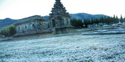 Fakta Tentang Fenomena Embun Es yang Selimuti Dataran Tinggi Dieng