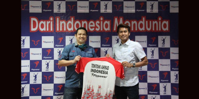 Bersama Flypower, Tontowi Dukung Produk Lokal  