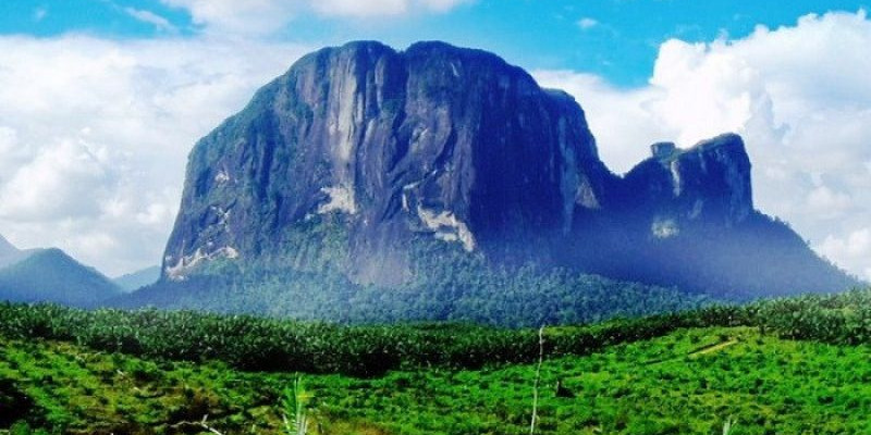 Bukit Batu Kelam, Destinasi Wisata yang Menguji Adrenalin