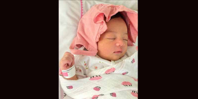 Bahagianya Rianti Cartwright Dikaruniai Anak Pertama