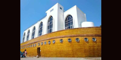 Beribadah Sekaligus Piknik di Masjid Kapal Semarang