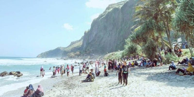 Kisah Tragis di Balik Keindahan Pantai Menganti