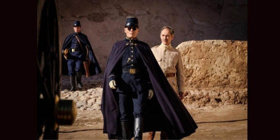 Mola TV Tayangkan Perdana Film Waiting for Barbarians