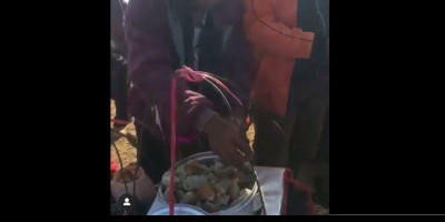 Membeli Bakso Tahu dari Pedagang di Puncak Gunung Cikuray