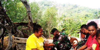 Satgas Pamtas RI-PNG Yonif 413 Gelar Pengobatan Keliling di Kampung Nafri   