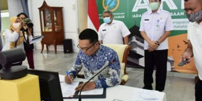 Kang Emil Tandatangangi Kerja Sama Proyek Infrastruktur dengan Perusahaan di Singapura