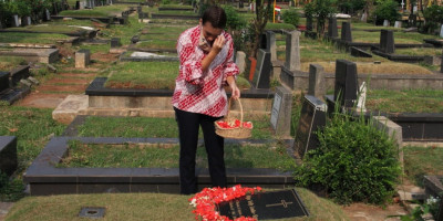 Wejangan Sang Oma Bimbing Saraswati Jadi Orang Besar  