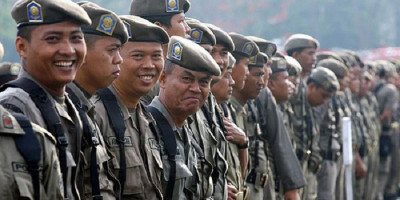 Satpol PP DKI Diterjunkan Hingga Kelurahan, Ada Apa?