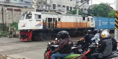 Perlintasan Kereta Api Bulak Kapal, Sering Cium Bau Darah 
