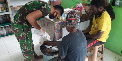 Satgas Pamtas RI-PNG Lakukan Pengobatan Gratis Infeksi Frambusia di Keerom
