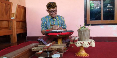Anugerah Mahakarya Kebudayaan untuk Ida I Dewa Gede Catra, Sang Penyulih Aksara Bali dan Penyalin Lontar