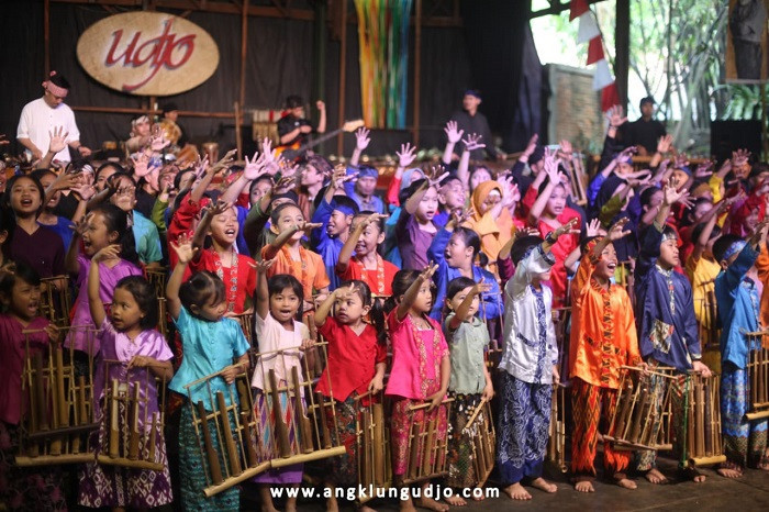 Anugerah Mahakarya Kebudayaan untuk Saung Angklung Udjo, Pelestari Seni dan Kebudayaan Sunda