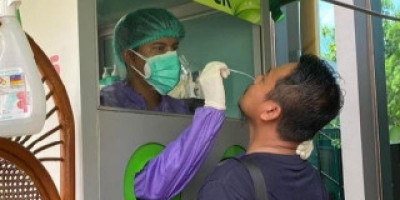 Calon Bupati Meranti Ikuti Tes Swab