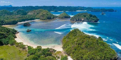 Pantai Teluk Asmara, Raja Ampat di Malang yang Tak Lagi Tersembunyi