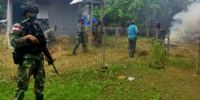 Gotong Royong Bersihkan Kampung