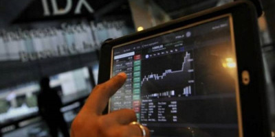 Gegara Pengumuman Anies, IHSG Anjlok, Perdagangan Sempat Beku