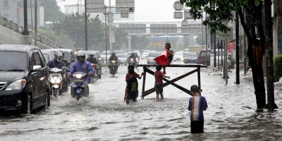  Sejumlah Ruas Jalan di Jakarta Tergenang