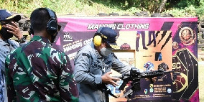 Korps Marinir Dan Bakamla Olahraga Menembak Bersama