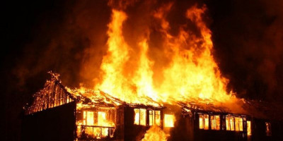  Puluhan Rumah di Senen Terbakar
