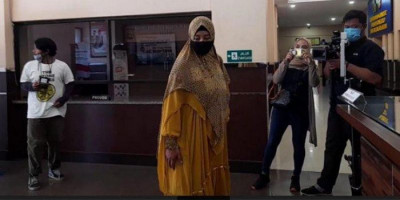Bawa Anak, Mantan Istri Ayah Atta Halilintar Penuhi Panggilan Polisi