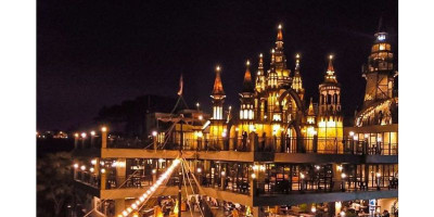 Mercusuar Cafe and Resto, Sensasi Ngopi Sekaligus Piknik di Kastil