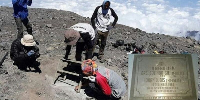 Prasasti Soe Hok Gie dan Idhan Lubis di Puncak Mahameru, Pengingat Sejarah dan Pemberi Arah