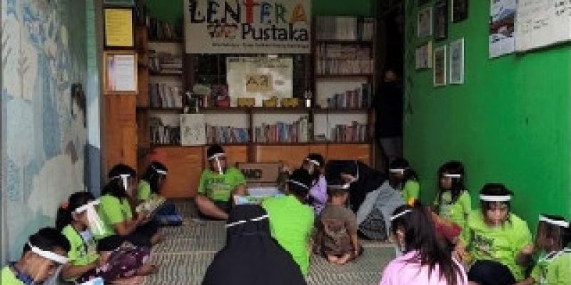Taman Bacaan Masyarakat Pengganti Aktivitas Belajar di Sekolah