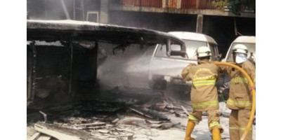 Gara-gara Percikan Api, Bus Kramat Jati Terbakar di Pool