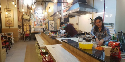 Menikmati Ramen Lezat di Cafe Roovee Karawang Barat