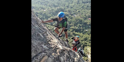 Merangkak Menapak Jejak Tak Biasa