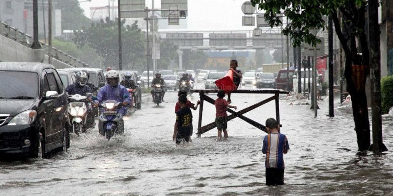 Hujan Deras Guyur Jakarta, Genangan Sampai Setinggi 150 Sentimeter
