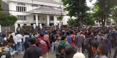 Polisi Amankan 10 Orang Buntut Rusuh di DPRD Jabar 