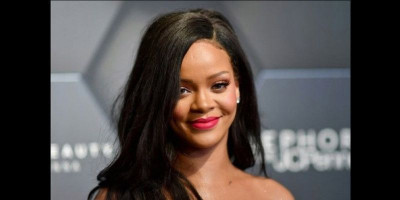 Ceroboh, Rihanna Minta Maaf Hadirkan Hadist di Peragaan Pakaian Dalam
