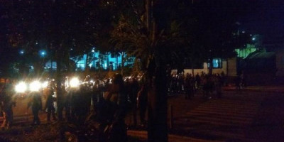 Massa Aksi di Bandung dan Semarang Rusak Fasilitas Umum, Pagar DPRD Jebol