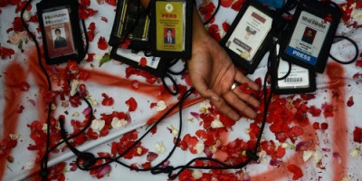 Wartawan <i>Suara.com</i> Diseret dan Digebuk Polisi, Memori Kamera Juga Dirampas