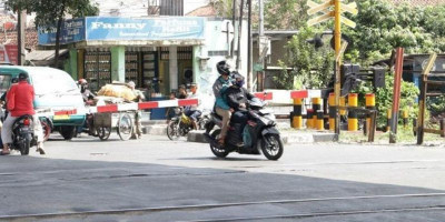 Ini Sanksi Buat Penerobos Perlintasan Kereta Api 