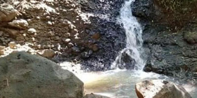 Mengunjungi Sumber Air Panas di Jembatan Cibuni