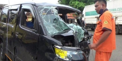 Minibus Terguling di Tol Cikampek, 2 Orang Dewasa dan Satu Balita Tewas 