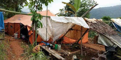 Khawatir Longsor Susulan, Puluhan Warga Tasikmalaya Bertahan di Tenda Pengungsian