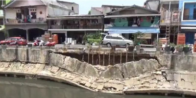 Turap Kali Sunter Longsor di Saat Jakarta Siap-siap Banjir 