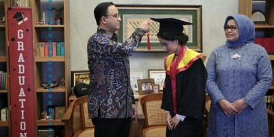 Doa Anies untuk Putrinya yang Diwisuda, Semoga Jadi Bekal untuk Kontribusi Bangsa