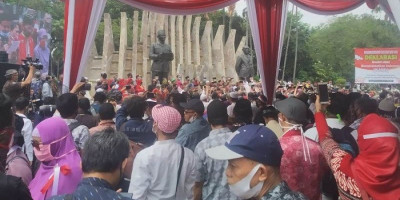 KAMI dan PETISI 50