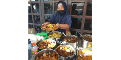 Nasi Campur Mbah Cikrak, Kuliner Legendaris Kota Pahlawan 