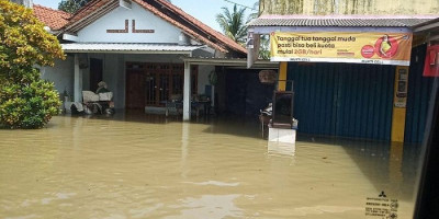 Pengungsi Banjir Cilacap Bertambah, 2 Warga Terinfeksi Covid-19 