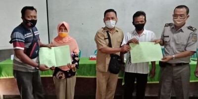 Ratusan Warga Ngawi Terima Sertifikat PTSL